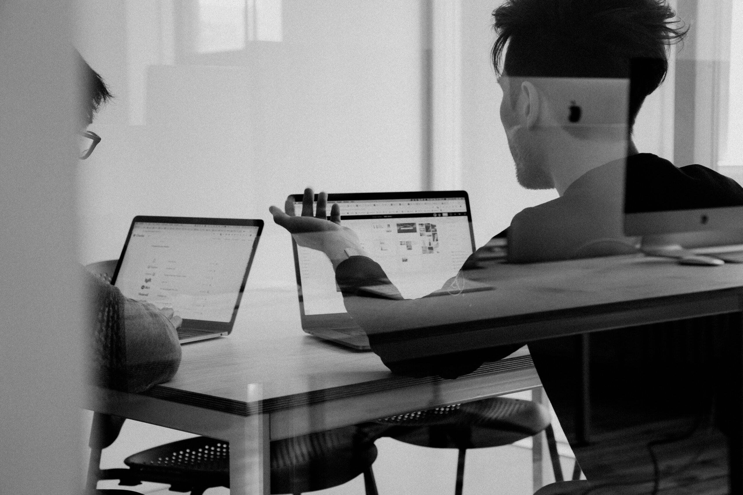 charlesdeluvio-Lks7vei-eAg-unsplash Beneficios de BPO